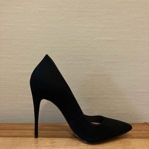 Genuine suede black pumps
